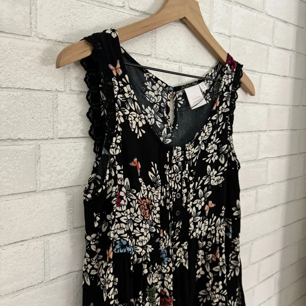 LC LAUREN CONRAD Black Hi-Low Flowered Babydoll Sleeveless Top - Picture 3 of 10